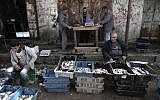 Palestinians sell fish at the Fras market in Gaza City on January 21, 2018. (AFP/ MAHMUD HAMS)