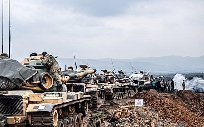 Turkish army troops gather near the Syrian border at Hassa, in Hatay province on January 21, 2018. (AFP Photo/Bulent Kilic)