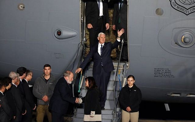 US Vice President Mike Pence waves as he steps off a US Air Force C-17 plane upon arrival at Ben Gurion Airport, January 21, 2018 (AFP PHOTO / Jack GUEZ) US Vice President Mike Pence waves as he steps off a US Air Force C-17 plane upon arrival at Ben Gurion Airport, January 21, 2018 (AFP PHOTO / Jack GUEZ)