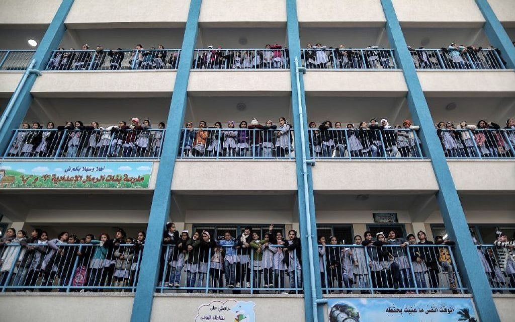 Palestinian schoolgirls pose for a group picture outside their classrooms at a school belonging to the United Nations Relief and Works Agency for Palestine Refugees (UNRWA) in Gaza City on January 22, 2018, during a visit by the UNRWA Commissioner General (AFP PHOTO / MAHMUD HAMS) Palestinian schoolgirls pose for a group picture outside their classrooms at a school belonging to the United Nations Relief and Works Agency for Palestine Refugees (UNRWA) in Gaza City on January 22, 2018, during a visit by the UNRWA Commissioner General (AFP PHOTO / MAHMUD HAMS)