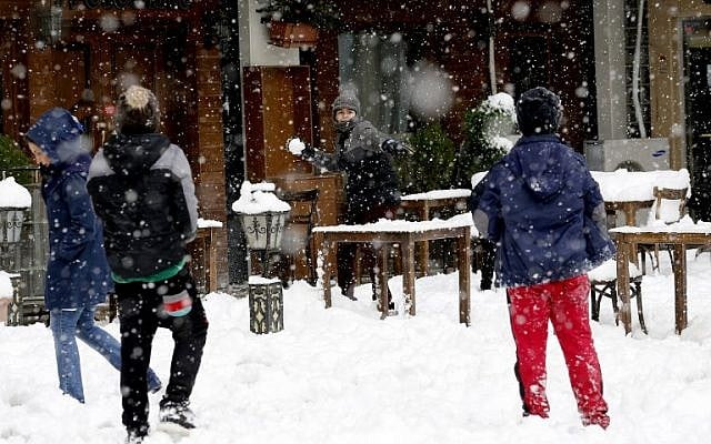 Iranian youth play in the snow in the capital Tehran on January 28, 2018. (AFP/ATTA KENARE) Iranian youth play in the snow in the capital Tehran on January 28, 2018. (AFP/ATTA KENARE)