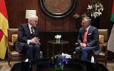 German President Frank-Walter Steinmeier (L) meets with Jordan's King Abdullah II in the capital Amman, on January 28, 2018. (AFP PHOTO / Khalil MAZRAAWI)