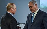 Russian President Vladimir Putin, left, shakes hands with Israeli Prime Minister Benjamin Netanyahu, during an event marking International Holocaust Victims Remembrance Day at the Jewish Museum and Tolerance Center in Moscow, January 29, 2018. (Vasily Maximov/AFP)