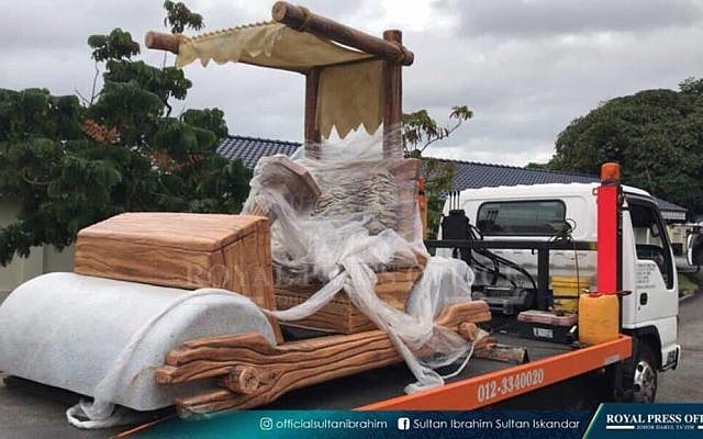 Sultan Ibrahim Sultan Iskandar of Johor received a replica of the iconic foot-powered car shown in 'The Flintstones' cartoon from the Pahang royal house. (Sultan Ibrahim Sultan Iskandar) Sultan Ibrahim Sultan Iskandar of Johor received a replica of the iconic foot-powered car shown in 'The Flintstones' cartoon from the Pahang royal house. (Sultan Ibrahim Sultan Iskandar)