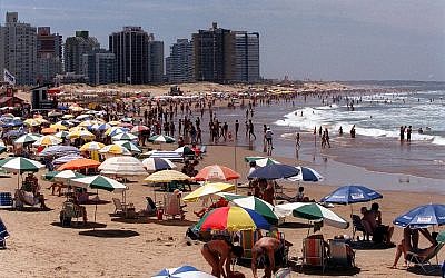 Illustrative: Beachgoers fill the beach in Punta del Este, Uruguay, Feb 4, 2001. (AP Photo/Diego Giudice)