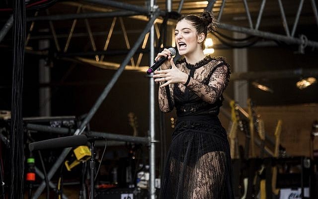 Lorde performs at the 2017 Outside Lands Music Festival in San Francisco, California. (Amy Harris/Invision/AP) Lorde performs at the 2017 Outside Lands Music Festival in San Francisco, California. (Amy Harris/Invision/AP)