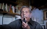 Veteran Israeli poet, novelist, journalist, and documentary filmmaker Haim Gouri at his home in Jerusalem, July 6, 2015. (Yonatan Sindel/Flash90)