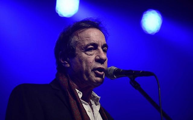 Singer and poet Yehonatan Geffen at the EMI, the Israel Artists Association, lifetime achievement awards ceremony, held in Petah Tikva, February 17, 2016. (Tomer Neuberg/Flash90) Singer and poet Yehonatan Geffen at the EMI, the Israel Artists Association, lifetime achievement awards ceremony, held in Petah Tikva, February 17, 2016. (Tomer Neuberg/Flash90)