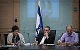 Chairman Moshe Gafni (c) leads the Finance Committee meeting on November 13, 2017. (Hadas Parush/Flash90)