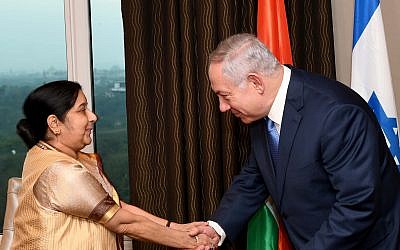 Prime Minister Benjamin Netanyahu meets with Indian Foreign Minister Sushma Swaraj, in  Delhi, India, on January 14, 2018. (Avi Ohayon/GPO)