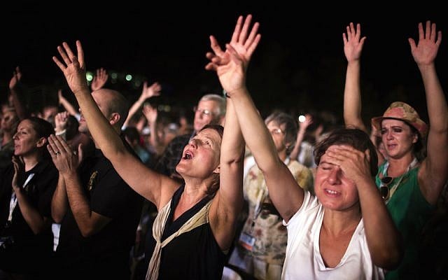 Illustrative: Thousands of evangelical Christian pilgrims pray during a prayer gathering on the Dead Sea shore in Ein Gedi on September 20, 2013 in the Judean Desert, during their annual visit to Israel to mark the Jewish holiday of Sukkot and to express solidarity with Israel. (AFP PHOTO/MENAHEM KAHANA) Illustrative: Thousands of evangelical Christian pilgrims pray during a prayer gathering on the Dead Sea shore in Ein Gedi on September 20, 2013 in the Judean Desert, during their annual visit to Israel to mark the Jewish holiday of Sukkot and to express solidarity with Israel. (AFP PHOTO/MENAHEM KAHANA)