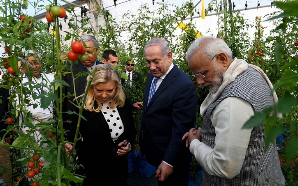 Prime Minister Benjamin Netanyahu and his wife Sara tour the green houses in Gujarat, India, along with Indian Prime Minister Nrenda Modi, on January 17, 2018. (Avi Ohayon/GPO)
