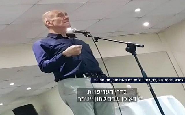Former prime minister Ehud Olmert speaking to alumni of the Shin Bet's Protected Persons Unit in December 2017. (Channel 10 screen capture) Former prime minister Ehud Olmert speaking to alumni of the Shin Bet's Protected Persons Unit in December 2017. (Channel 10 screen capture)
