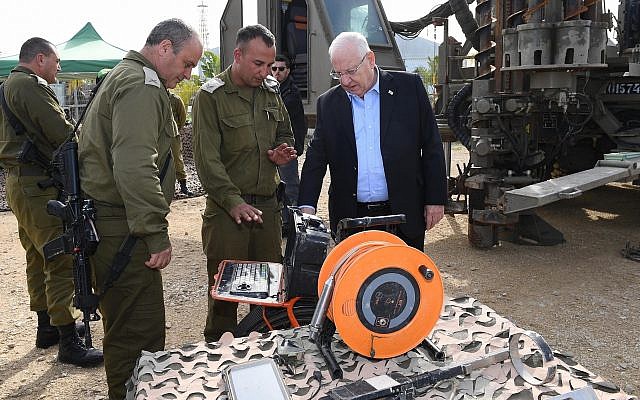 IDF brass brief President Reuven Rivlin during a tour of the Gaza border area, January 21, 2018. (Mark Neiman / GPO) IDF brass brief President Reuven Rivlin during a tour of the Gaza border area, January 21, 2018. (Mark Neiman / GPO)