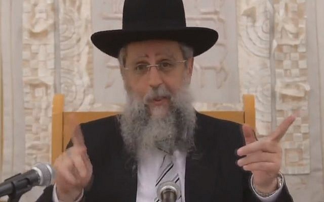 Screenshot of Rabbi David Yosef criticizing MK Yehuda Glick during his weekly recorded sermon, broadcast on Kikar HaShabbat on January 17, 2018. Screenshot of Rabbi David Yosef criticizing MK Yehuda Glick during his weekly recorded sermon, broadcast on Kikar HaShabbat on January 17, 2018.