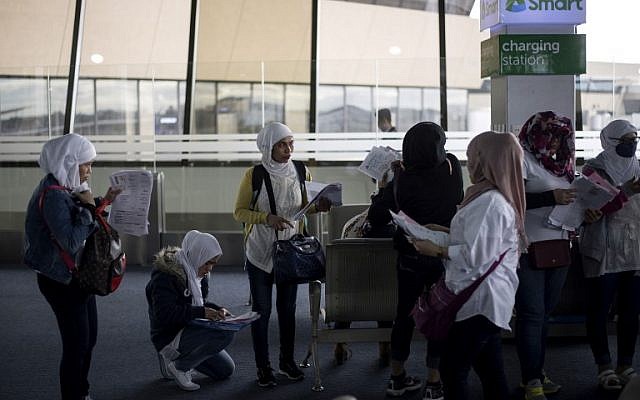 Filipina workers returning home from Kuwait arrive at Manila International Airport on February 18, 2018. (AFP/ NOEL CELIS) Filipina workers returning home from Kuwait arrive at Manila International Airport on February 18, 2018. (AFP/ NOEL CELIS)