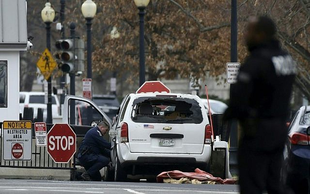 An agent inspects a passenger car sitting at a security barrier it struck near the White House in Washington, DC, February 23, 2018. (AFP PHOTO / SAUL LOEB) An agent inspects a passenger car sitting at a security barrier it struck near the White House in Washington, DC, February 23, 2018. (AFP PHOTO / SAUL LOEB)