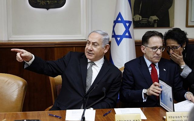 Prime Minister Benjamin Netanyahu chairs the weekly cabinet meeting at his Jerusalem office on February 25, 2018. (AFP PHOTO / GALI TIBBON) Prime Minister Benjamin Netanyahu chairs the weekly cabinet meeting at his Jerusalem office on February 25, 2018. (AFP PHOTO / GALI TIBBON)