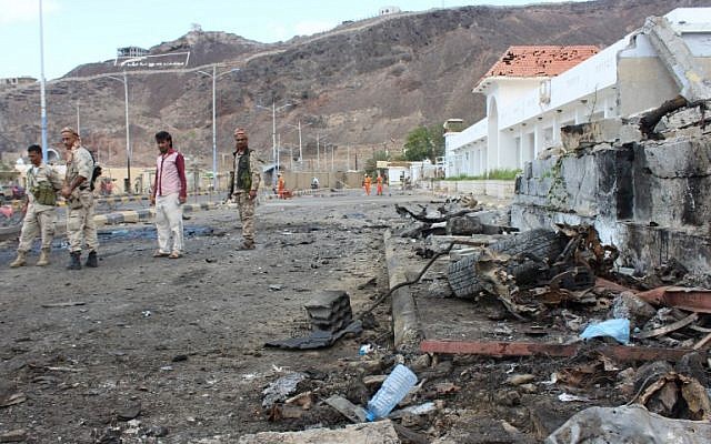 Fighters from the separatist Southern Transitional Council gather on February 25, 2018, at the site of two suicide car bombings that targeted the headquarters of an anti-terror unit the day before, in the southern Yemeni port of Aden. (AFP PHOTO / SALEH AL-OBEIDI) Fighters from the separatist Southern Transitional Council gather on February 25, 2018, at the site of two suicide car bombings that targeted the headquarters of an anti-terror unit the day before, in the southern Yemeni port of Aden. (AFP PHOTO / SALEH AL-OBEIDI)