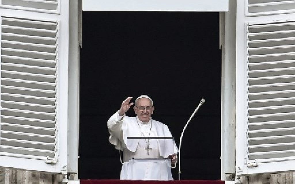 Pope Francis waves to the crowd from the window of the apostolic palace overlooking St Peter's square during the Sunday Angelus prayer, on February 25, 2018 in Vatican.  (AFP PHOTO / Andreas SOLARO)