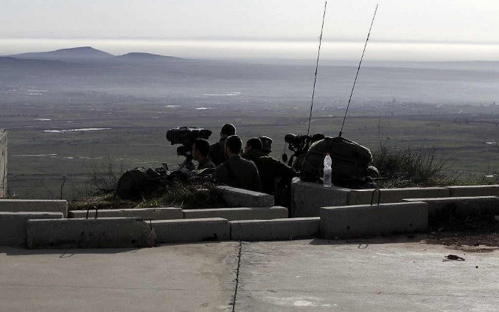 Israeli solders take positions in the Golan Heights near the border with Syria on February 10, 2018. (AFP PHOTO / JALAA MAREY) Israeli solders take positions in the Golan Heights near the border with Syria on February 10, 2018. (AFP PHOTO / JALAA MAREY)