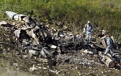 A picture taken in the northern Israeli Kibbutz of Harduf on February 10, 2018, shows the remains of an F-16 that crashed after coming under fire by Syrian air defenses (AFP Photo/Jack Guez)