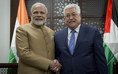 Palestinian Authority President Mahmud Abbas (R) and India's Prime Minister Narendra Modi pose for a picture, during the latter's visit to the West Bank city of Ramallah on February 10, 2018. (AFP Photo/AP/Nasser Nasser)