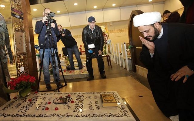 Akram al-Kaabi, the head of Harakat Hezbollah al-Nujaba Akram, prays at the tomb of Hezbollah terror chief Imad Mughniya in Beirut's southern suburb on February 13, 2018. (AFP Photo/Anwar Amro) Akram al-Kaabi, the head of Harakat Hezbollah al-Nujaba Akram, prays at the tomb of Hezbollah terror chief Imad Mughniya in Beirut's southern suburb on February 13, 2018. (AFP Photo/Anwar Amro)
