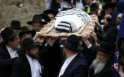 Ultra-Orthodox men carry the body of Rabbi Shmuel Auerbach during his funeral in Jerusalem, Sunday, February 25, 2018. (AP Photo/Ariel Schalit)