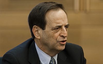 Former Likud minister Dan Meridor attends a Knesset Foreign Affairs and Defense Committee on October 15, 2013. (Flash90)