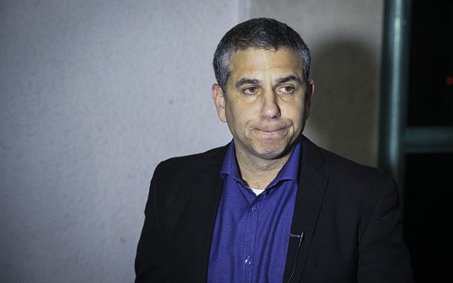 Former Knesset member and Walla editor Yinon Magal delivers a statement to the press outside his home in Tel Aviv on January 25, 2016. (Flash90) Former Knesset member and Walla editor Yinon Magal delivers a statement to the press outside his home in Tel Aviv on January 25, 2016. (Flash90)