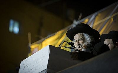 Rabbi Shmuel Auerbach speaks during a rally in Jerusalem against the draft of the ultra-Orthodox community on March 28, 2017. (Yonatan Sindel/Flash90)
