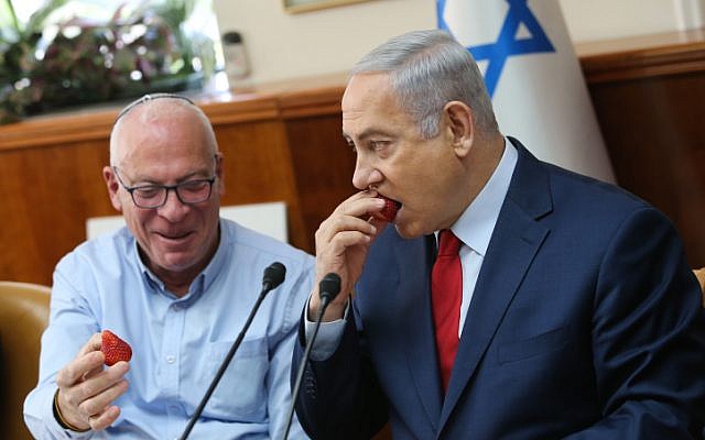Prime Minister Benjamin Netanyahu (right) with Agriculture Minister Uri Ariel during a cabinet meeting at the Prime Minister's Office in Jerusalem on January 28, 2018. (Alex Kolomoisky/POOL) Prime Minister Benjamin Netanyahu (right) with Agriculture Minister Uri Ariel during a cabinet meeting at the Prime Minister's Office in Jerusalem on January 28, 2018. (Alex Kolomoisky/POOL)