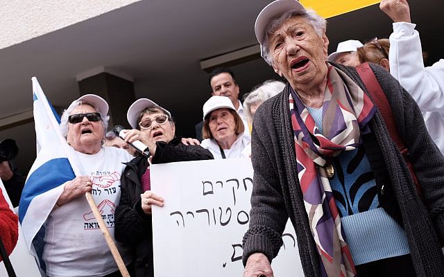Holocaust survivors and activists take part at a protest at the Polish embassy in Tel Aviv, February 8, 2018. (Tomer Neuberg/Flash90) Holocaust survivors and activists take part at a protest at the Polish embassy in Tel Aviv, February 8, 2018. (Tomer Neuberg/Flash90)