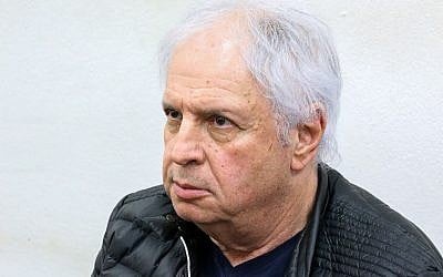 Shaul Elovitch arrives for extension of his remand in Case 4000 at the Magistrate's Court in Rishon Lezion, February 18, 2018. (Flash90)