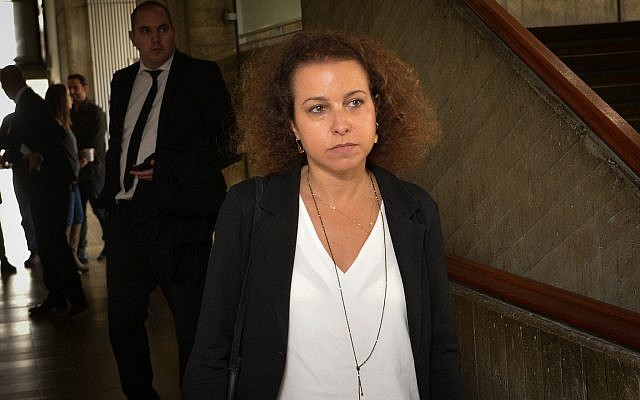Israeli Securities Authority state prosecutor Yehudit Tirosh arrives at the Tel Aviv Magistrate's Court, February 26, 2018. (Flash90/File)