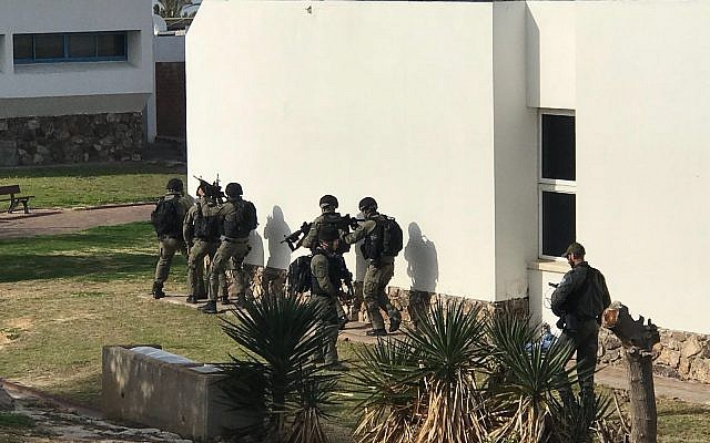 Special forces practice counterterrorism scenarios during a series of exercises in the southern region, February 4, 2018. (Israel Police) Special forces practice counterterrorism scenarios during a series of exercises in the southern region, February 4, 2018. (Israel Police)