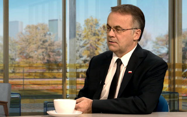 Poland's deputy culture minister, Jaroslaw Sellin, gives an interview on October 2, 2017. (Screen capture/YouTube) Poland's deputy culture minister, Jaroslaw Sellin, gives an interview on October 2, 2017. (Screen capture/YouTube)