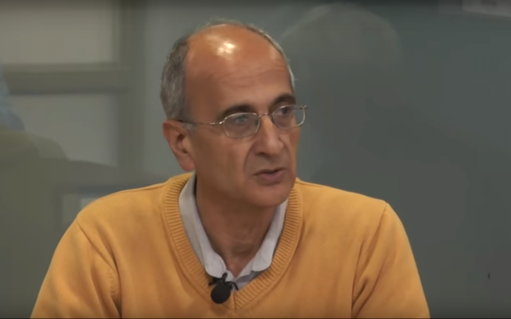 Kavous Seyed Emami, a prominent Iranian-Canadian environmentalist, gives a lecture in Iran in November 2017. (Screen capture: YouTube)