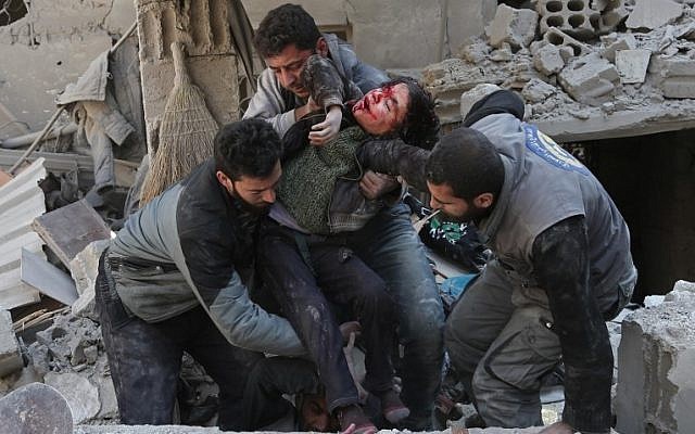 Syrians rescue a child following a reported regime air strike in the rebel-held town of Hamouria, in the besieged Eastern Ghouta region on the outskirts of the capital Damascus on February 21, 2018. (AFP PHOTO / ABDULMONAM EASSA) Syrians rescue a child following a reported regime air strike in the rebel-held town of Hamouria, in the besieged Eastern Ghouta region on the outskirts of the capital Damascus on February 21, 2018. (AFP PHOTO / ABDULMONAM EASSA)