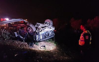 Police examine the scene of an accident where a man was killed after his car crashed into a cow, February 25, 2018 (Israel Police)