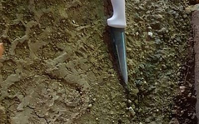 A knife used by a Palestinian who tried to stab in IDF soldier outside the Al Fawwar refugee camp in the West Bank, February 8, 2018. (IDF spokesperson)