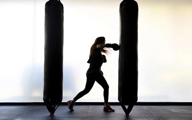 Saudi gym owner Halah Alhamrani, 41, trains in her gym centre in the coastal city of Jeddah, February 19, 2018. (AMER HILABI/AFP) Saudi gym owner Halah Alhamrani, 41, trains in her gym centre in the coastal city of Jeddah, February 19, 2018. (AMER HILABI/AFP)