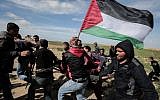 Palestinians help evacuate an injured protester during clashes with Israeli troops, near Khan Yunis, by the border fence between Israel and the southern Gaza Strip, on March 9, 2018.  (AFP PHOTO / SAID KHATIB)
