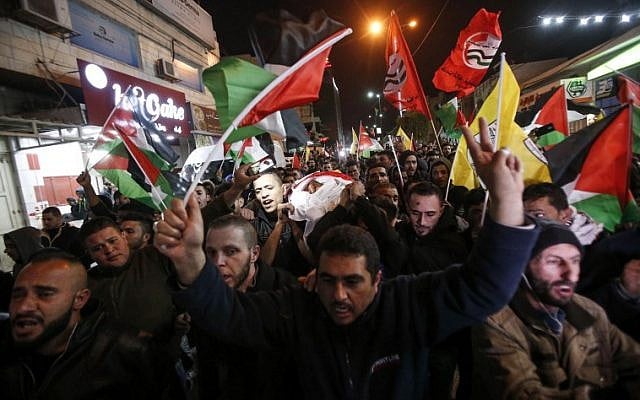 Palestinians carry the body of 24-year-old Mohammed al-Jabari, who was shot during clashes with Israeli forces, as they walk in a procession down a street in the West Bank city of Hebron on March 9, 2018. ( AFP PHOTO / HAZEM BADER) Palestinians carry the body of 24-year-old Mohammed al-Jabari, who was shot during clashes with Israeli forces, as they walk in a procession down a street in the West Bank city of Hebron on March 9, 2018. ( AFP PHOTO / HAZEM BADER)