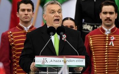 Hungarian Prime Minister Viktor Orban delivers a speech in front of the building of the Hungarian Parliament in Budapest on March 15, 2018, during the official commemoration of the 170th anniversary of the 1848-1849 Hungarian revolution. 
(AFP PHOTO / Attila KISBENEDEK)