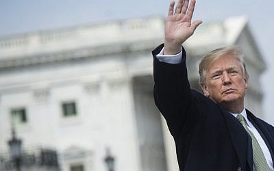 US President Donald Trump waves, after the annual Friends of Ireland luncheon at the US Capitol in Washington, DC, March 15, 2018. (AFP PHOTO / SAUL LOEB)