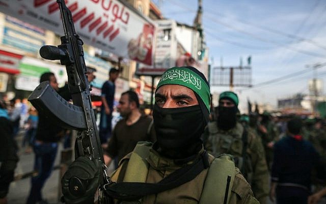 A member of Hamas's armed wing during a funeral of in the central Gaza Strip on March 22, 2018 (AFP PHOTO / MOHAMMED ABED) A member of Hamas's armed wing during a funeral of in the central Gaza Strip on March 22, 2018 (AFP PHOTO / MOHAMMED ABED)