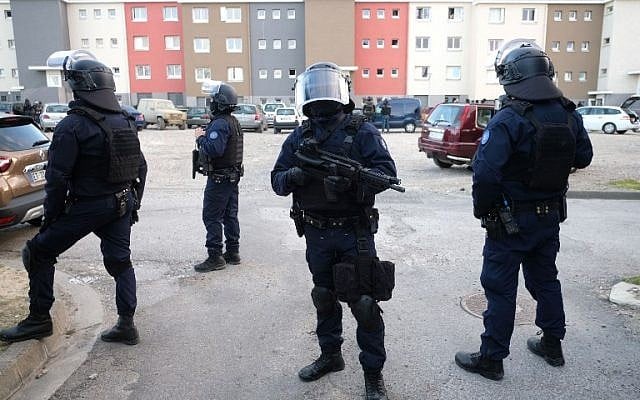 French members of the Research and Intervention Brigade (BRI) secure the area during a search operation at the Ozanam housing estate in Carcassonne, southwestern France on March 23, 2018, following a shooting attack (AFP PHOTO / Eric CABANIS) French members of the Research and Intervention Brigade (BRI) secure the area during a search operation at the Ozanam housing estate in Carcassonne, southwestern France on March 23, 2018, following a shooting attack (AFP PHOTO / Eric CABANIS)