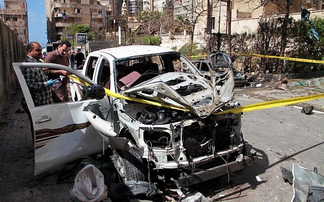 Egyptian forensics check a destroyed vehicle at the site of a bomb attack in the northern port city of Alexandria, which hit a convoy of the city's security chief, on March 24, 2018. (AFP PHOTO) Egyptian forensics check a destroyed vehicle at the site of a bomb attack in the northern port city of Alexandria, which hit a convoy of the city's security chief, on March 24, 2018. (AFP PHOTO)
